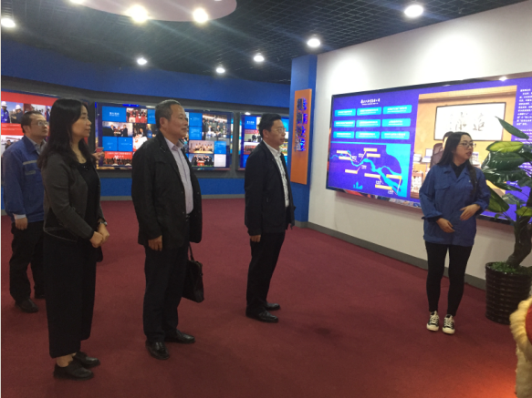 学校与江苏扬子江船业集团签约成立“扬子江船舶学院”