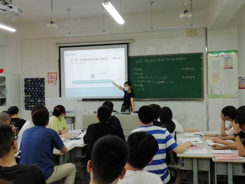 船舶工程学院开展校级公开课评议活动