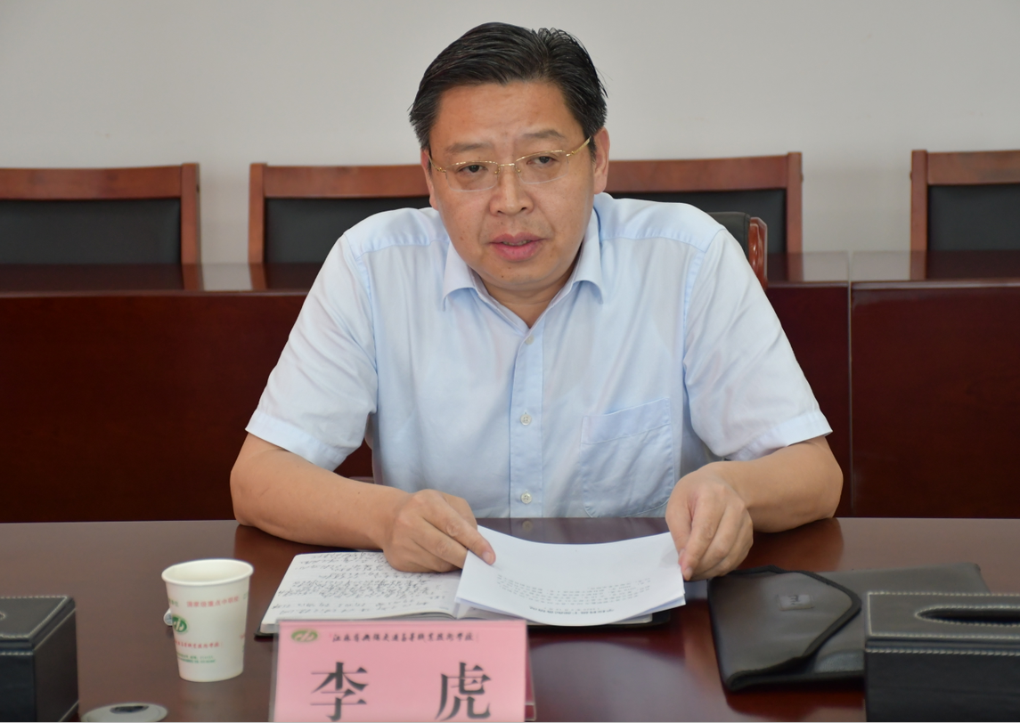 学校对新任中层干部进行集体谈话