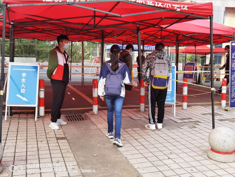 疫情防控有担当 学生志愿服务抢着上