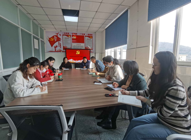 英语教研室开展政治学习暨教研活动