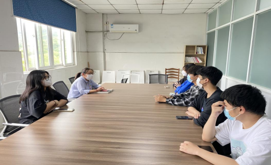 部门党员深入班级开展座谈会