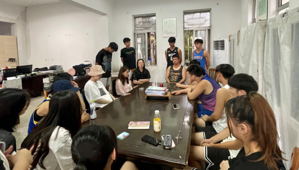 讲作风  拼成绩  保安全 ——体育教研室召开市篮球赛安全教育会议