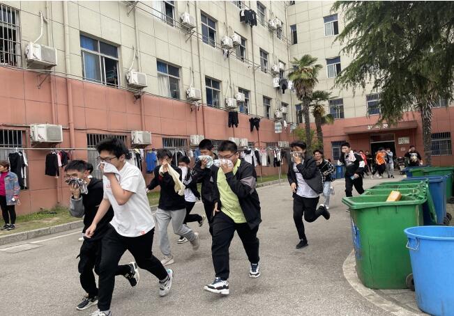 我院师生参加学校2021年校园应急避险疏散演练