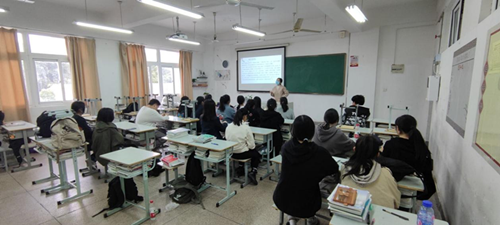 我校学生社团国学堂开展清朝服饰知识分享会