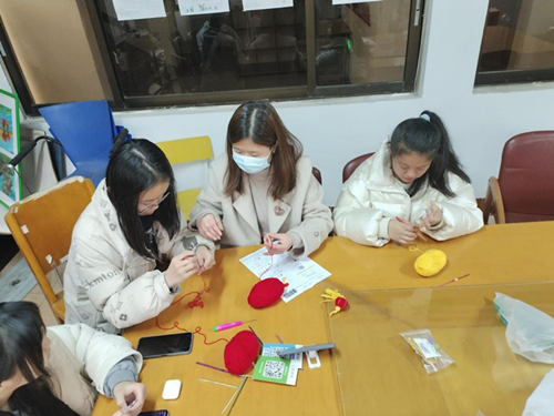 拙巧手工坊开展钩针编织DIY活动