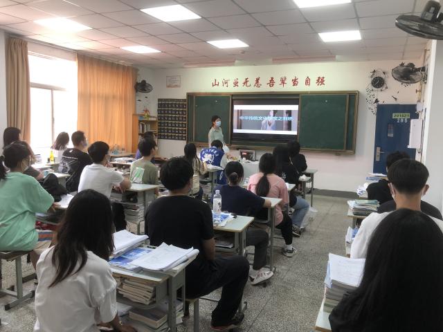 数美设计社开展“中华传统文化之瑰宝——刺绣”主题社团活动